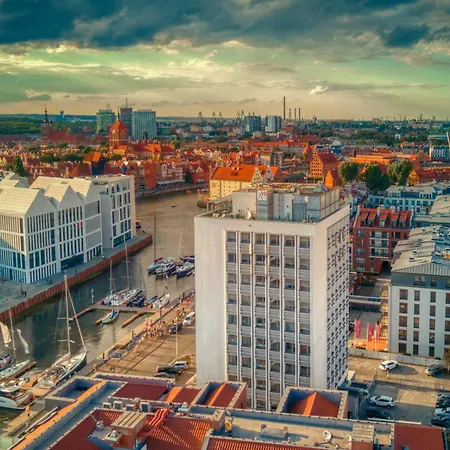 Szafarnia 10 Old Town 호스텔 *