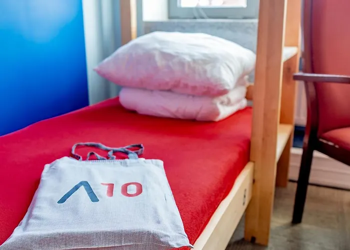 Szafarnia 10 Old Town Hostel *